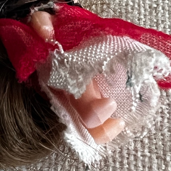 Liddle Kiddle ERA vintage mini doll L.K.? L.8.? Little Red Riding Hood ? 60s 70s - Picture 4 of 14